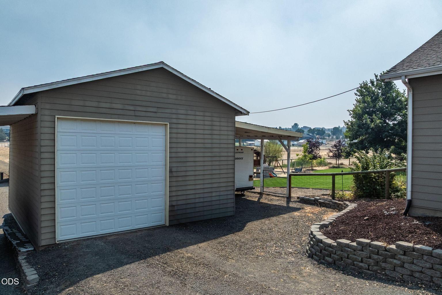 Photo of 2085 SE Sagebrush Drive 40 of 52