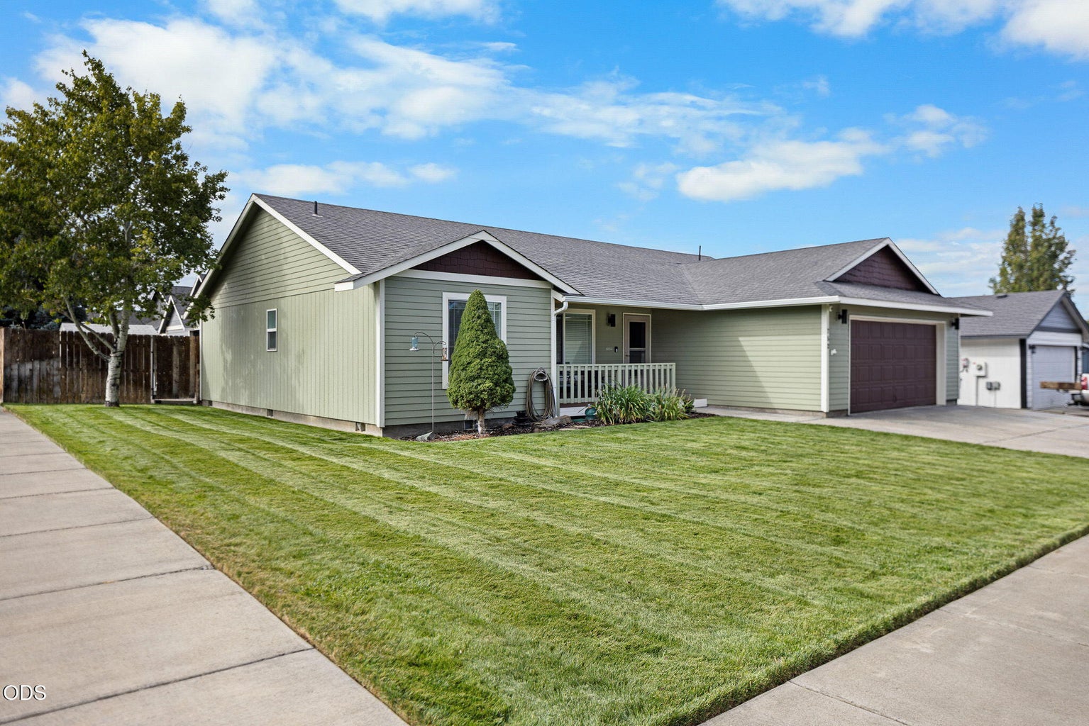 Photo of 752 NE Blackbear Street 32 of 37