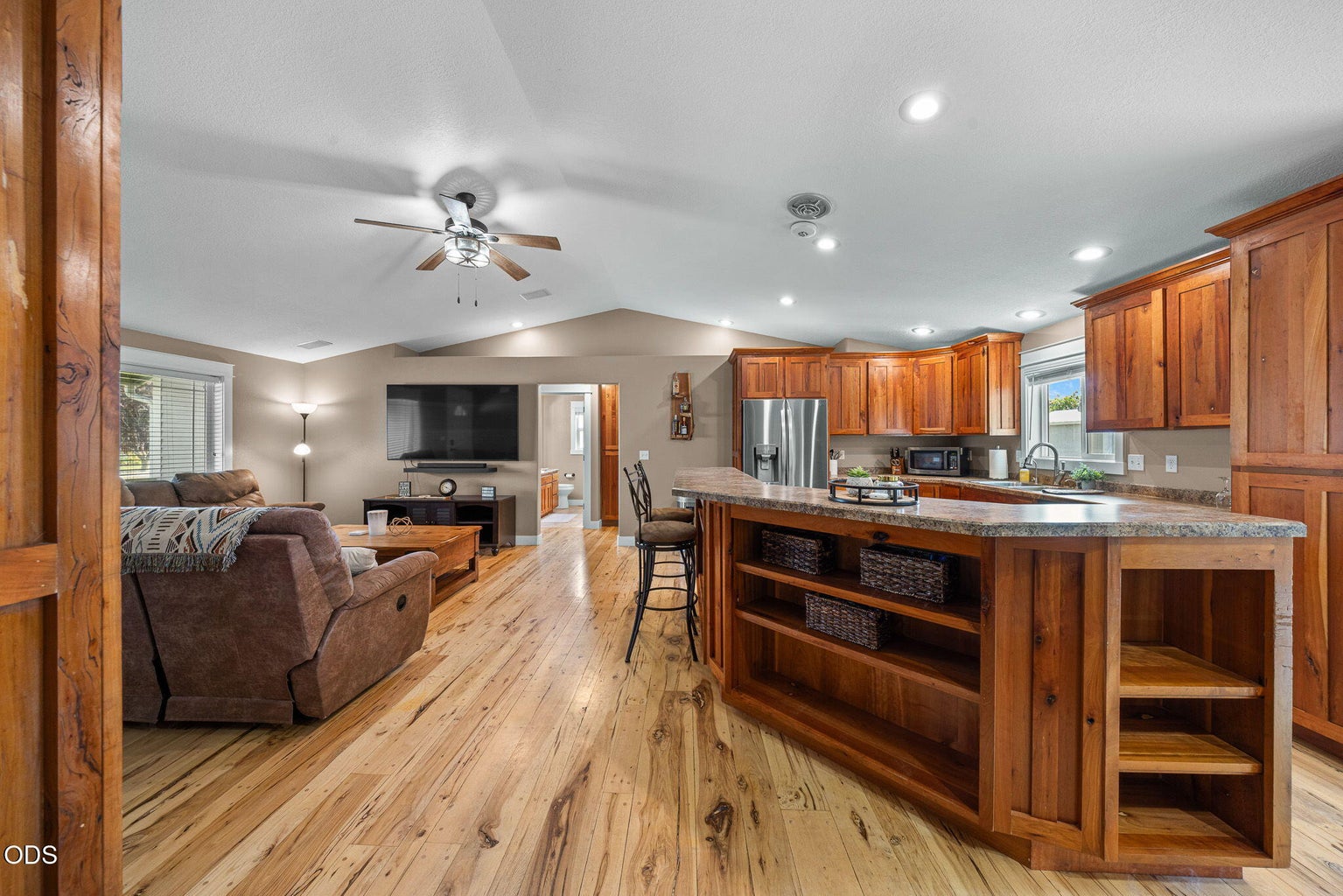 Photo of 752 NE Blackbear Street 6 of 37