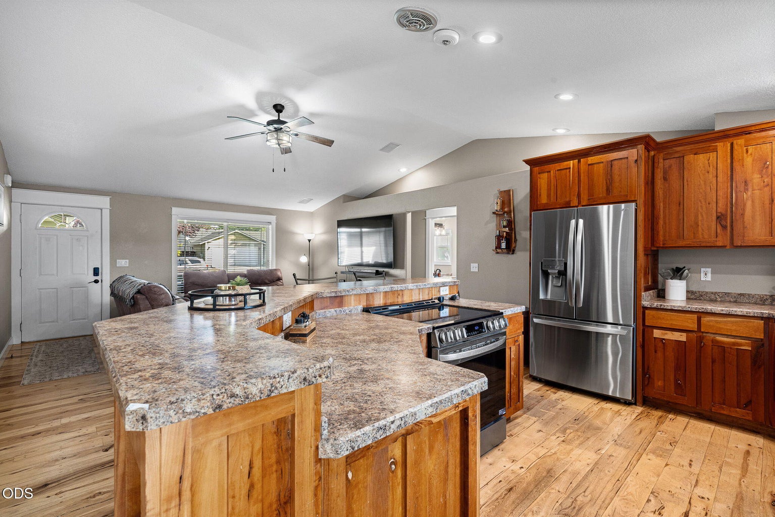 Photo of 752 NE Blackbear Street 7 of 37
