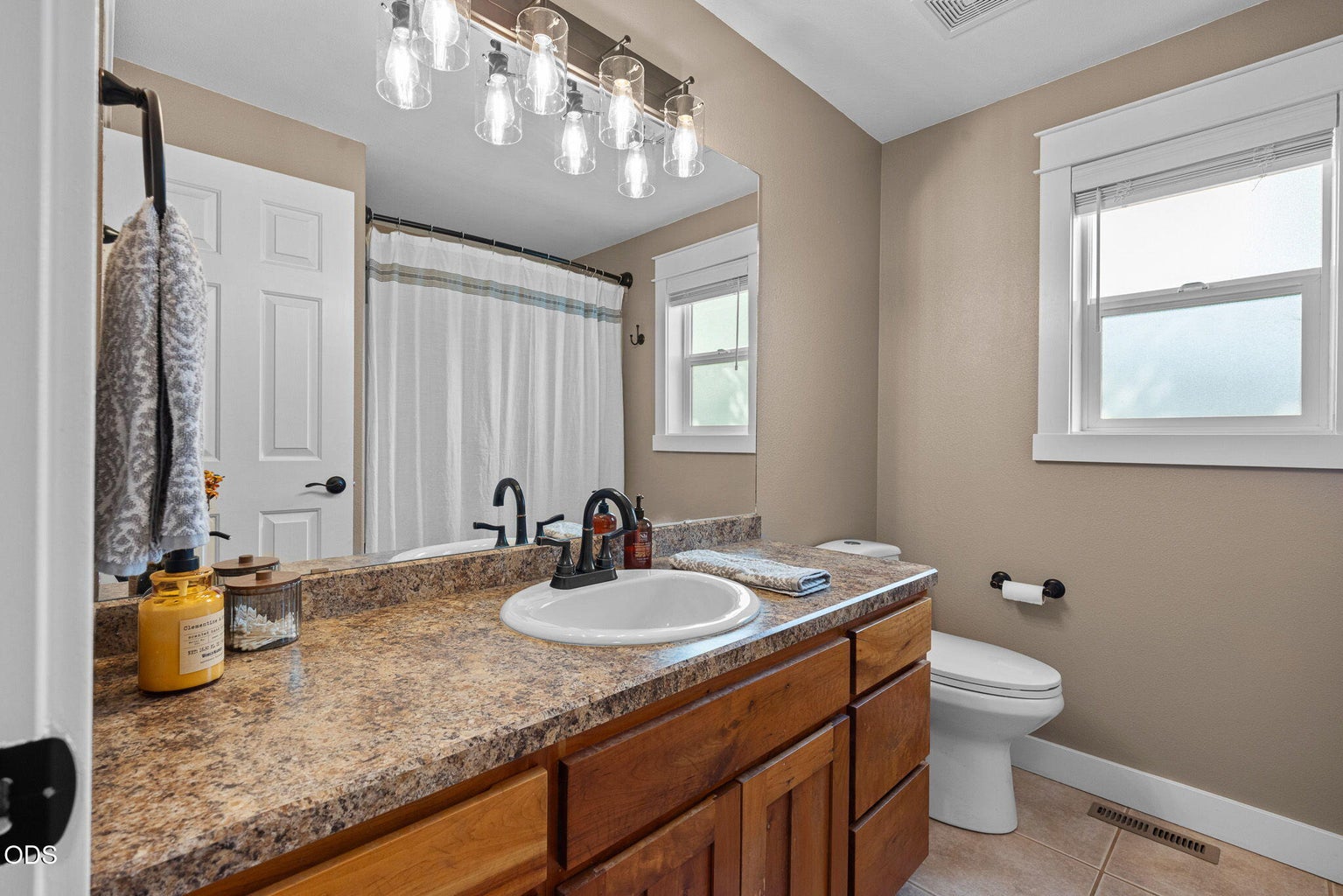 Photo of 752 NE Blackbear Street 21 of 37