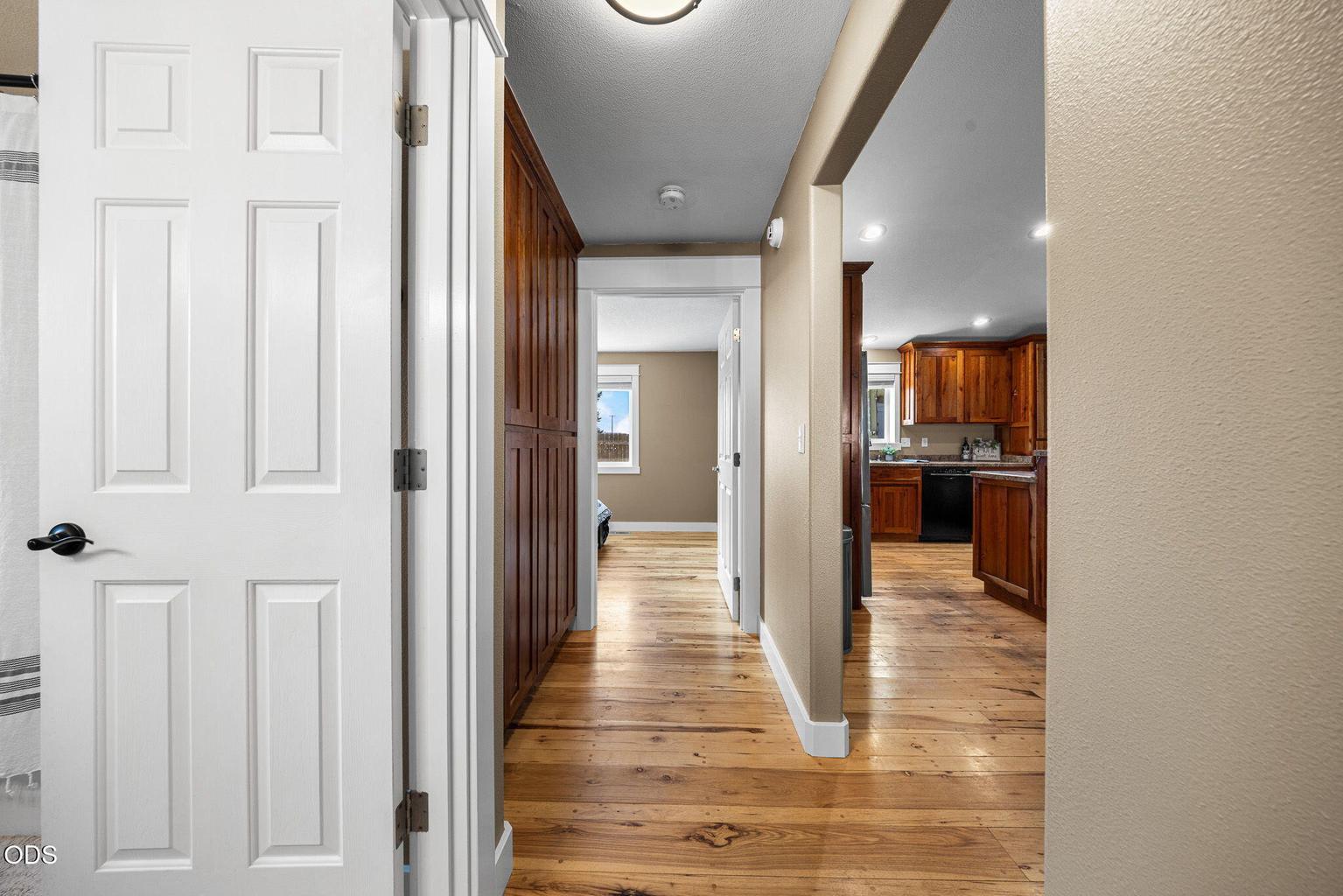 Photo of 752 NE Blackbear Street 18 of 37