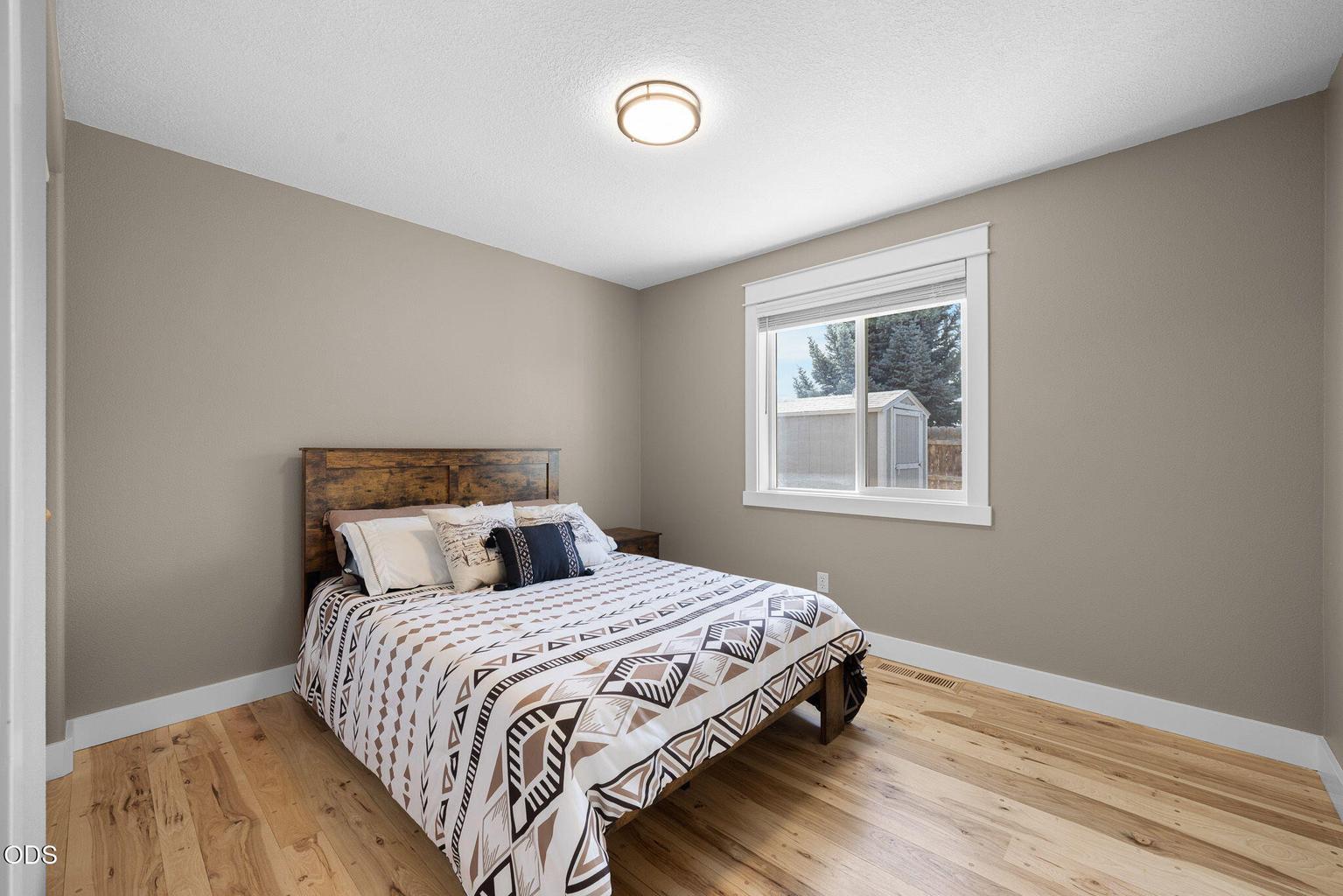 Photo of 752 NE Blackbear Street 23 of 37
