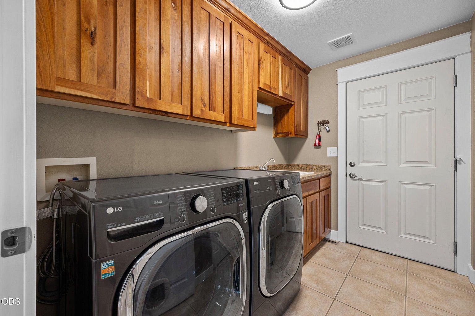 Photo of 752 NE Blackbear Street 17 of 37
