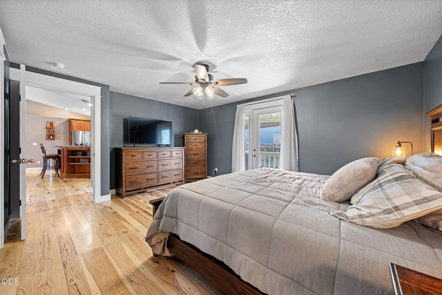 Photo of 752 NE Blackbear Street 13 of 37