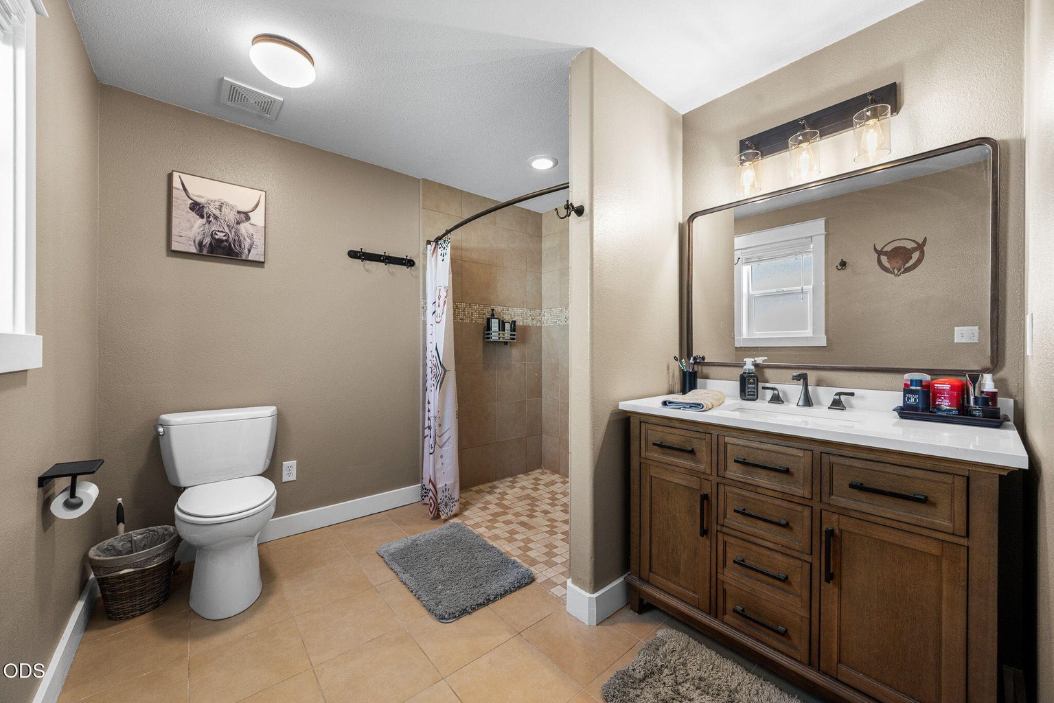 Photo of 752 NE Blackbear Street 14 of 37