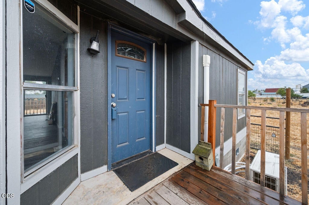 Photo of 101 NE Daisy Street 2 of 34