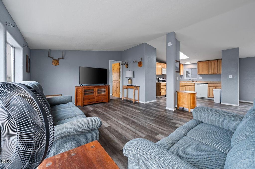 Photo of 101 NE Daisy Street 5 of 34