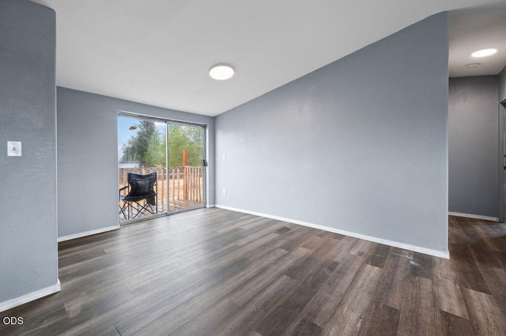 Photo of 101 NE Daisy Street 7 of 34