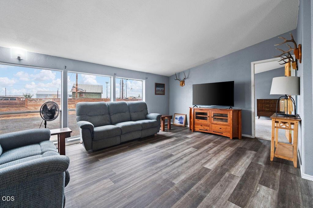 Photo of 101 NE Daisy Street 9 of 34