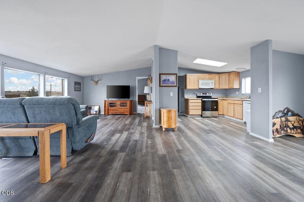 Photo of 101 NE Daisy Street 12 of 34