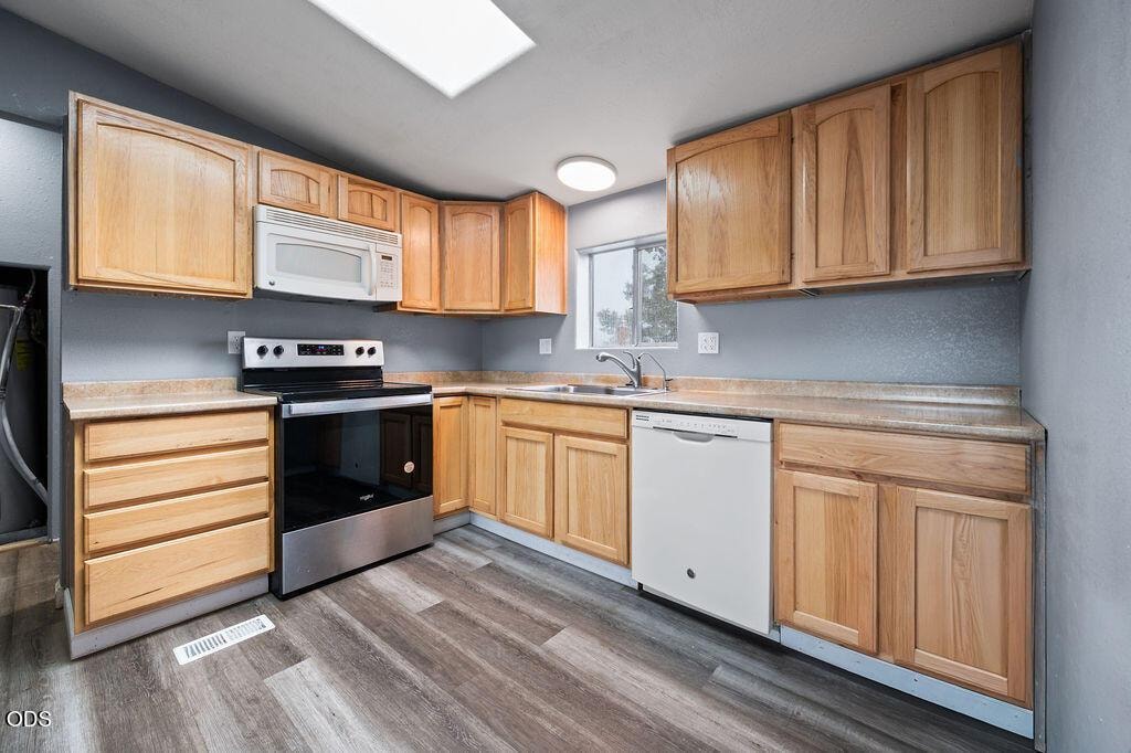 Photo of 101 NE Daisy Street 14 of 34
