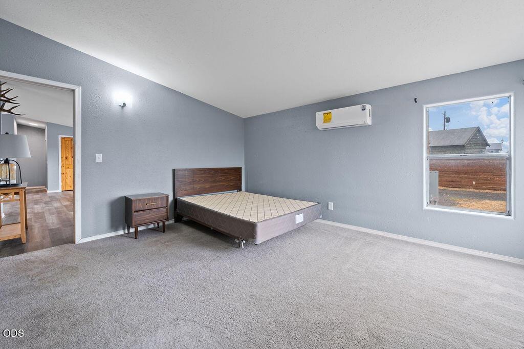 Photo of 101 NE Daisy Street 24 of 34