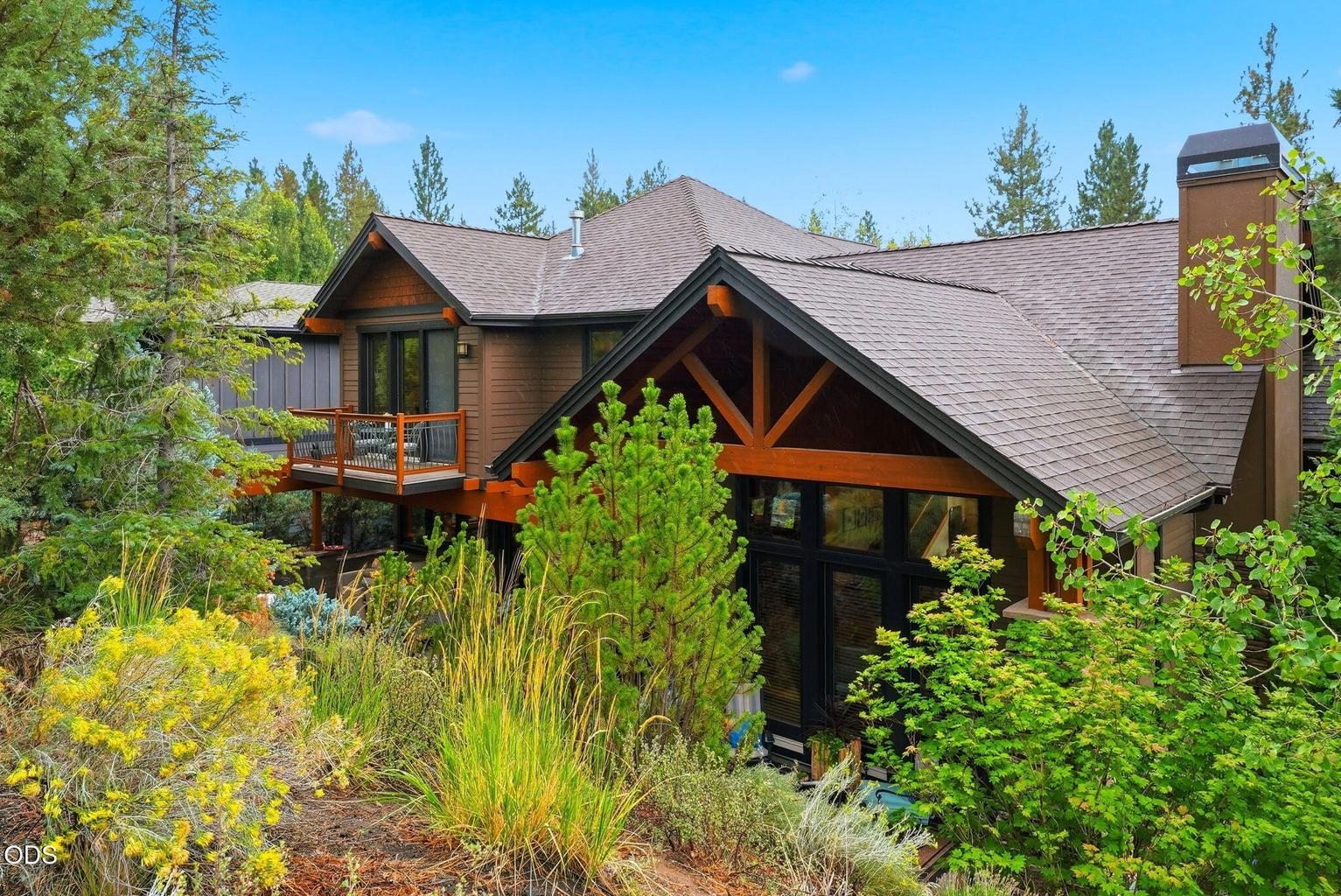 Photo of 19052 NW Mt. Shasta Drive 2 of 61