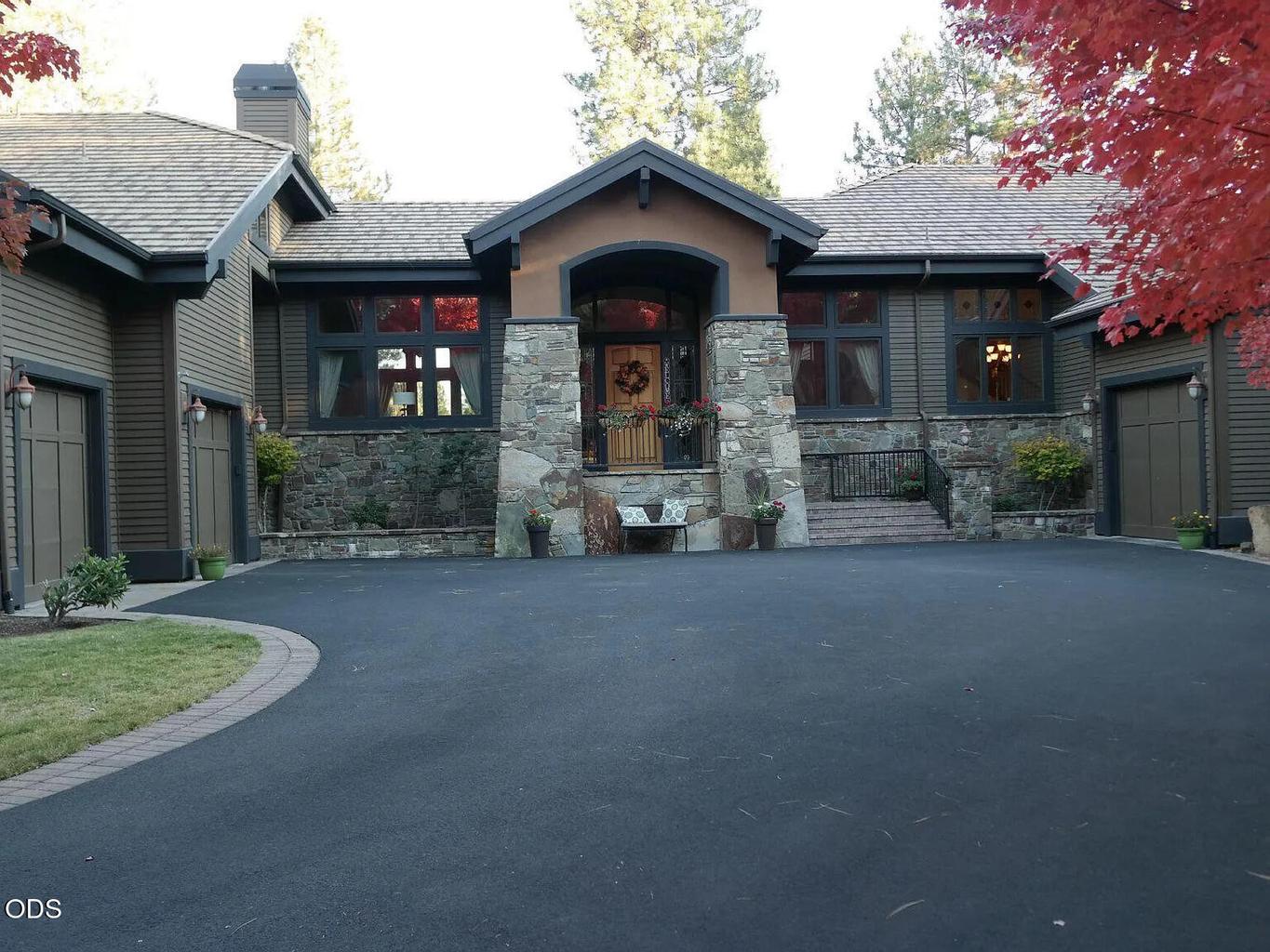 Photo of 61858 Bunker Hill Court 1 of 33