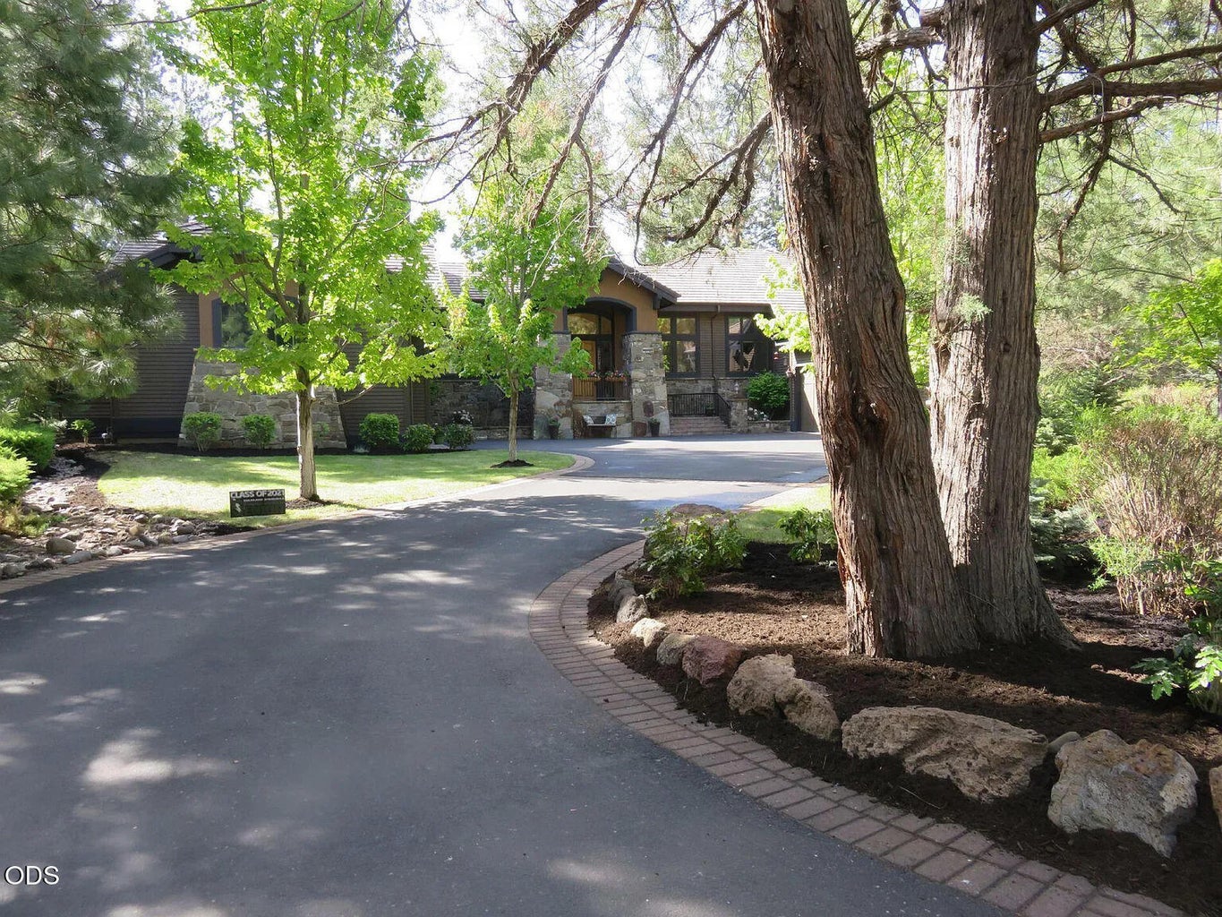 Photo of 61858 Bunker Hill Court 2 of 33