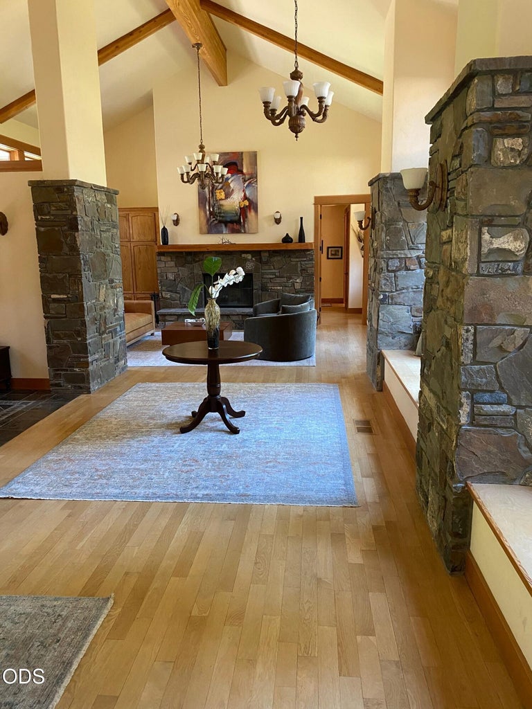 Photo of 61858 Bunker Hill Court 11 of 33