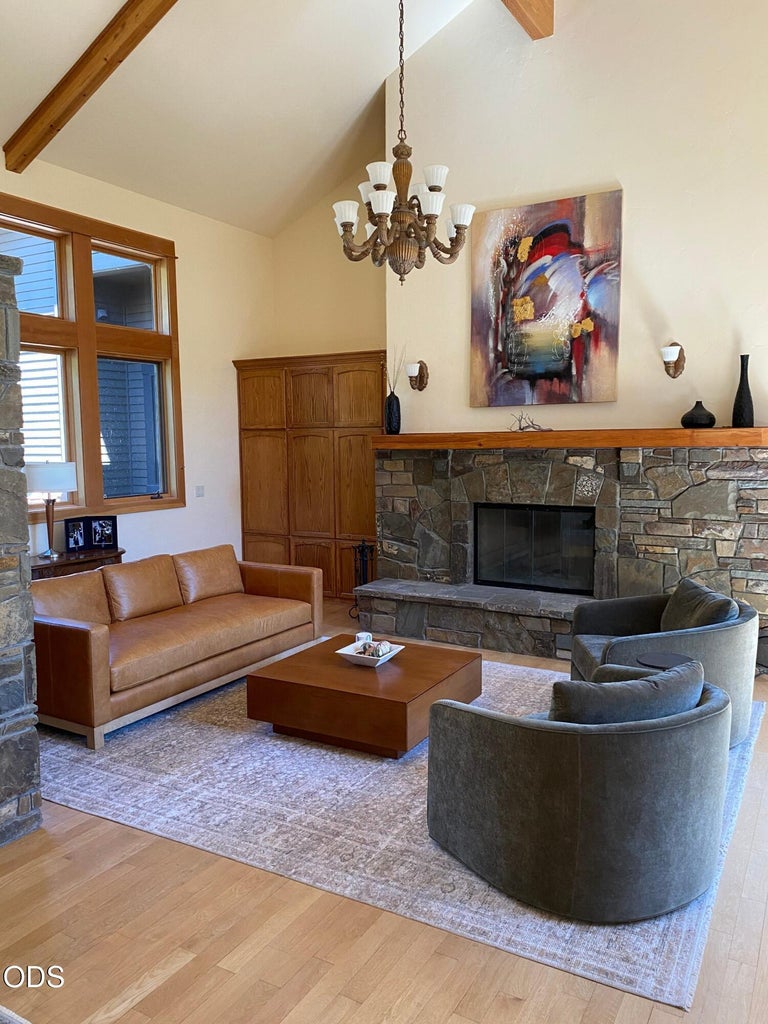 Photo of 61858 Bunker Hill Court 12 of 33