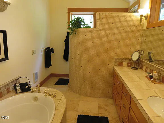 Photo of 61858 Bunker Hill Court 22 of 33