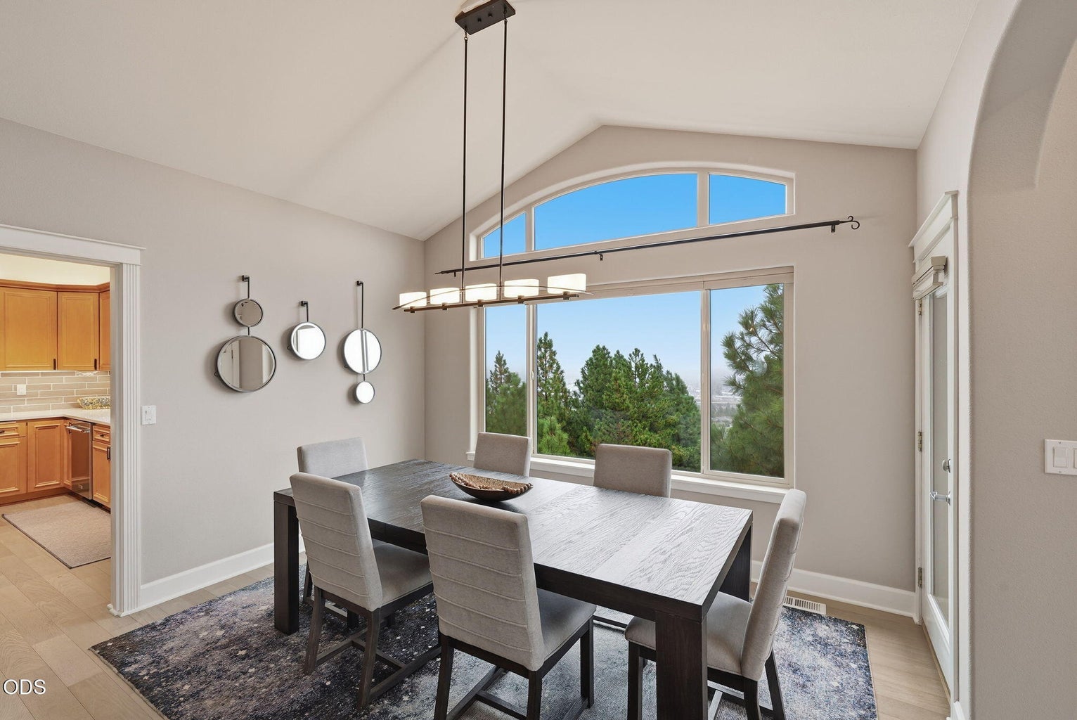 Dine with panoramic Central Oregon Views