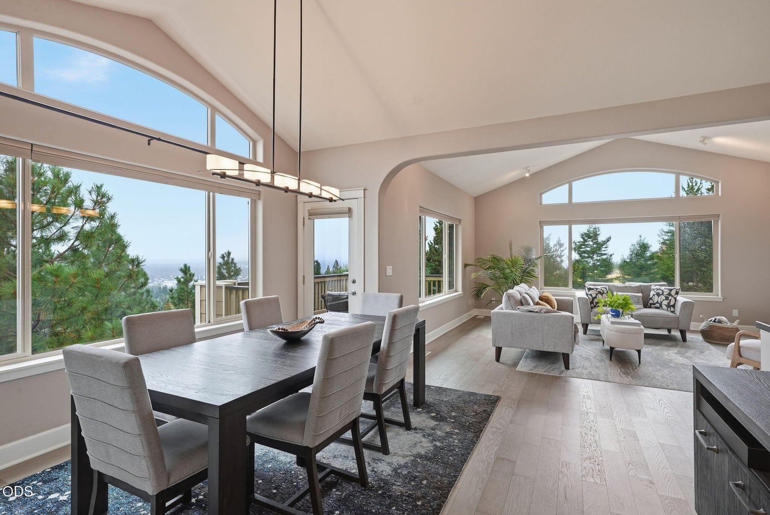 Light-Filled Bend Home