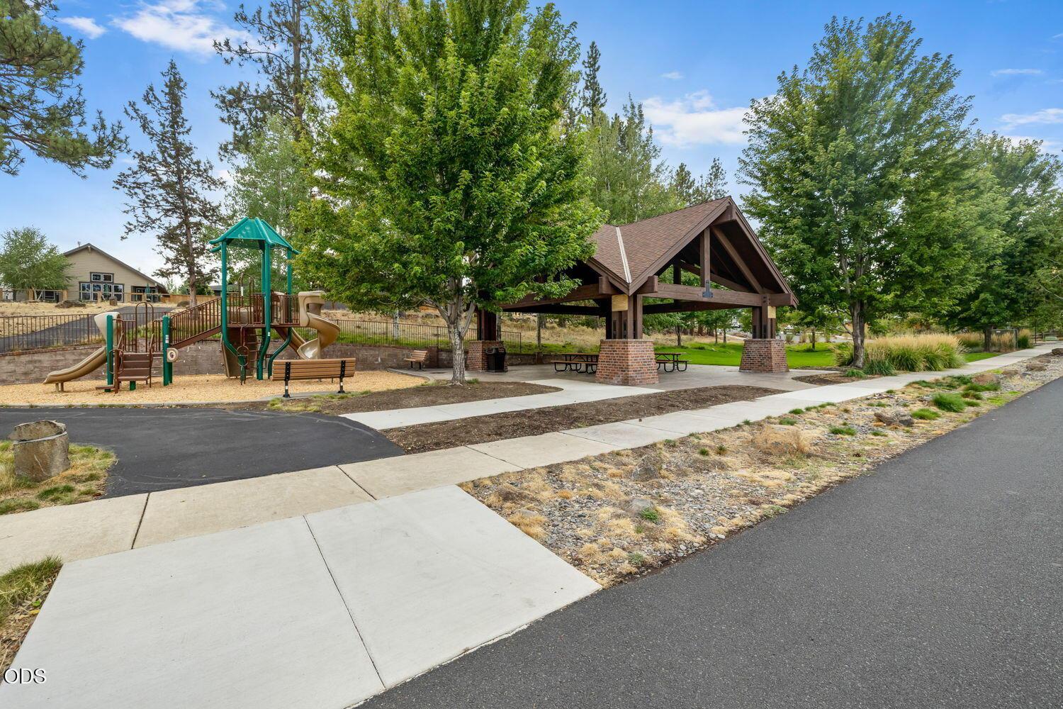 Photo of 904 E Horse Back Trail 37 of 40