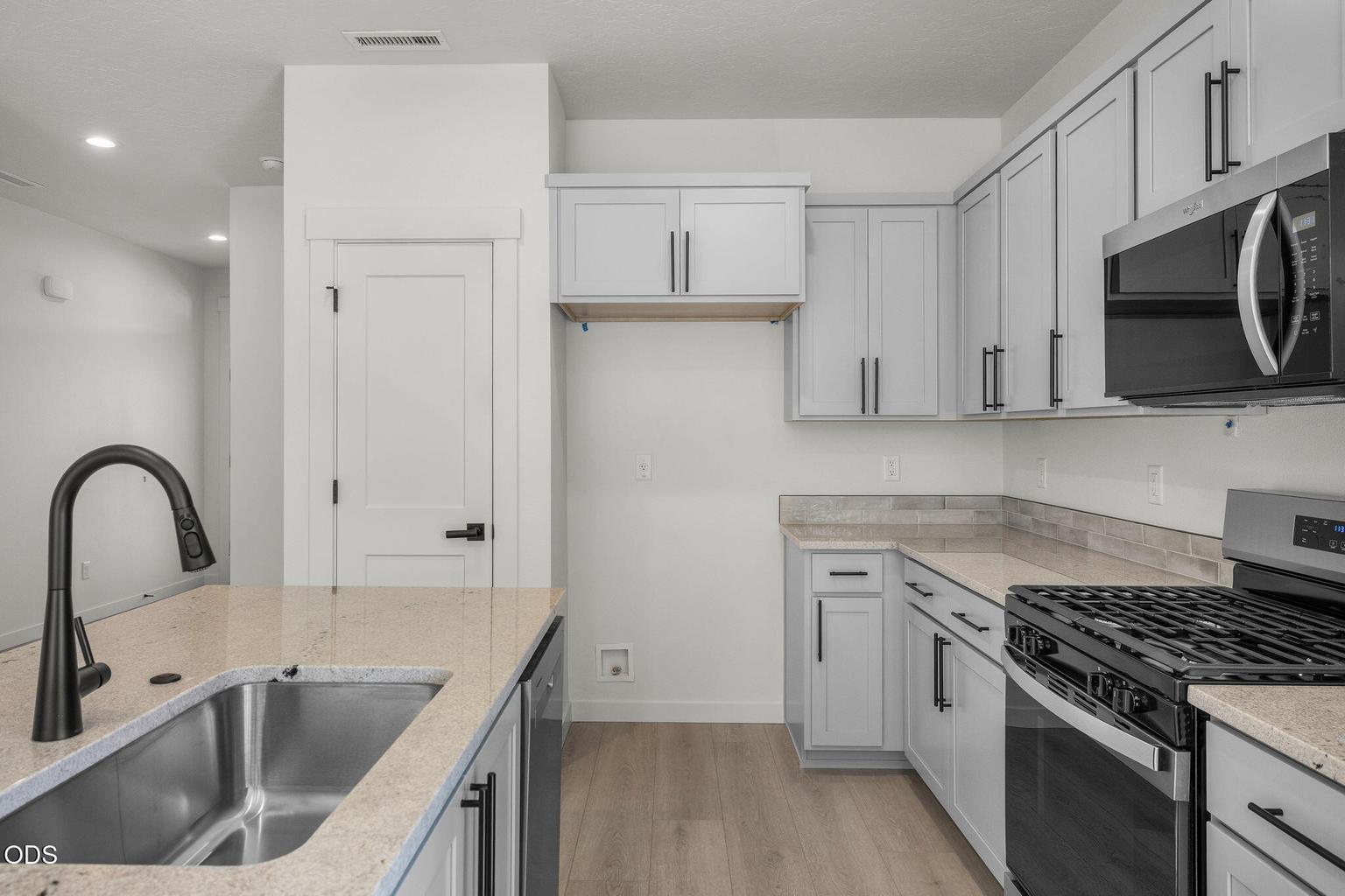 Photo of 16651 Neil Lane 13 of 43