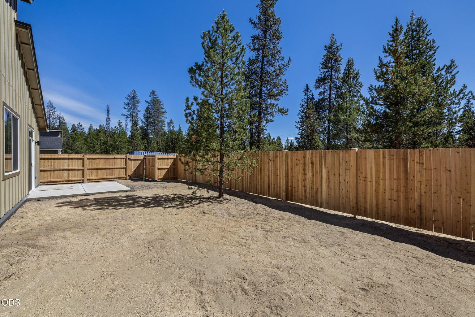 Backyard photo is of other Benson model