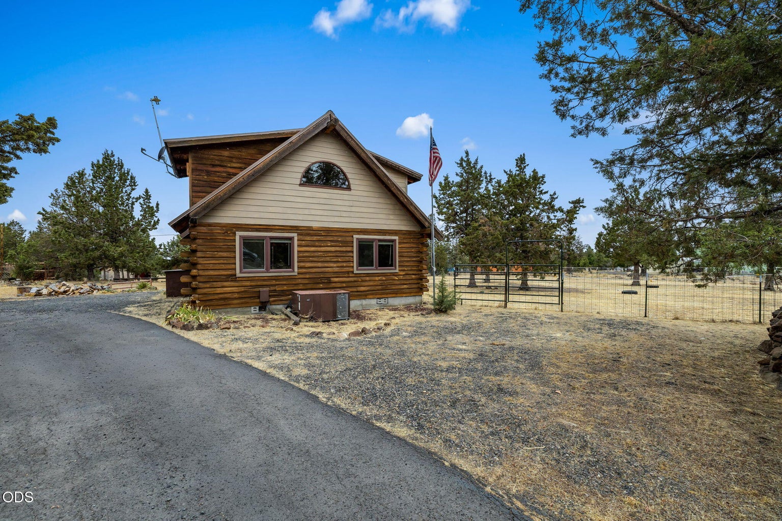 Photo of 14951 SE Cayuse Road 2 of 38