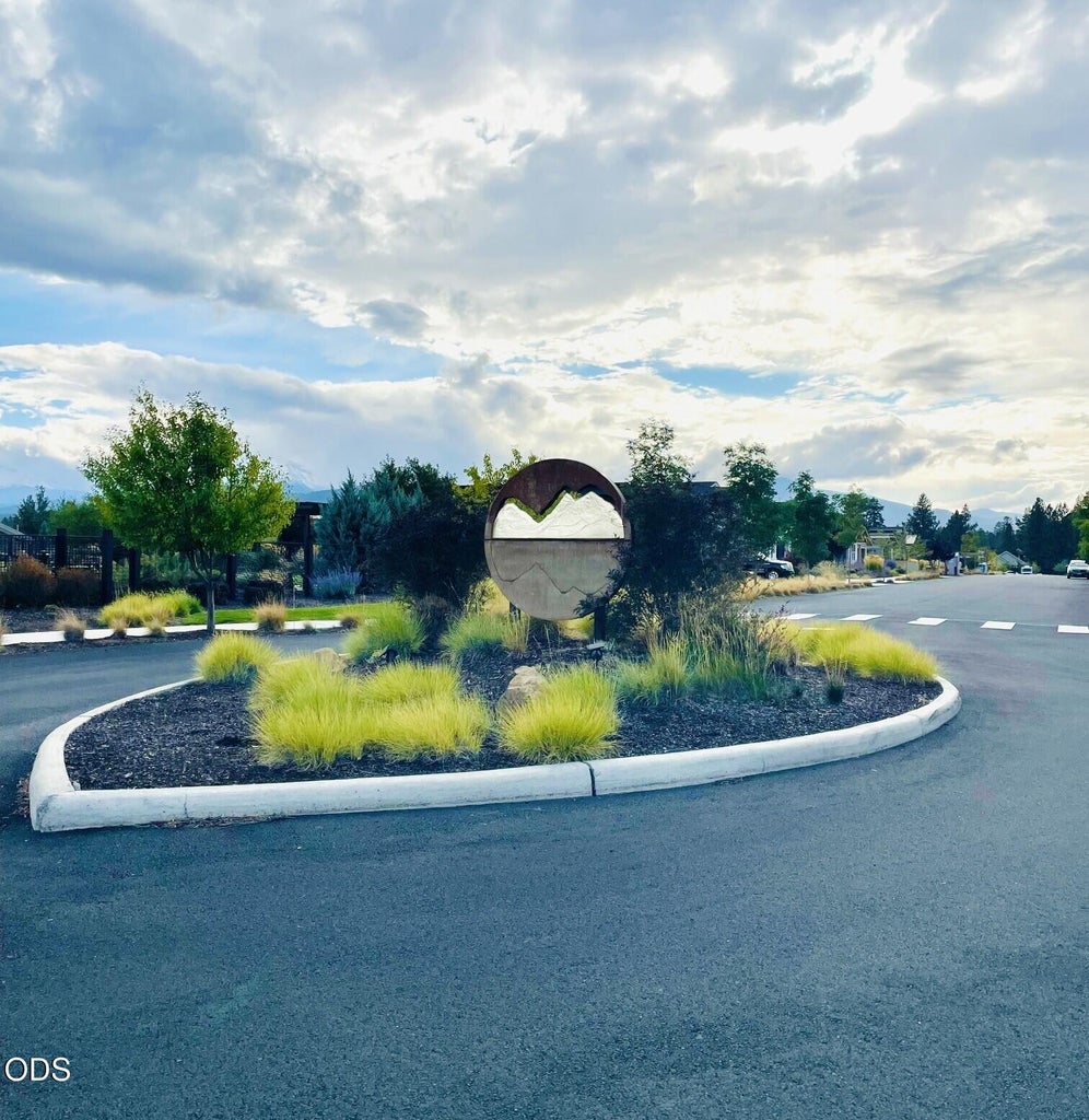 Photo of 351 E Diamond Peak Avenue 8 of 12