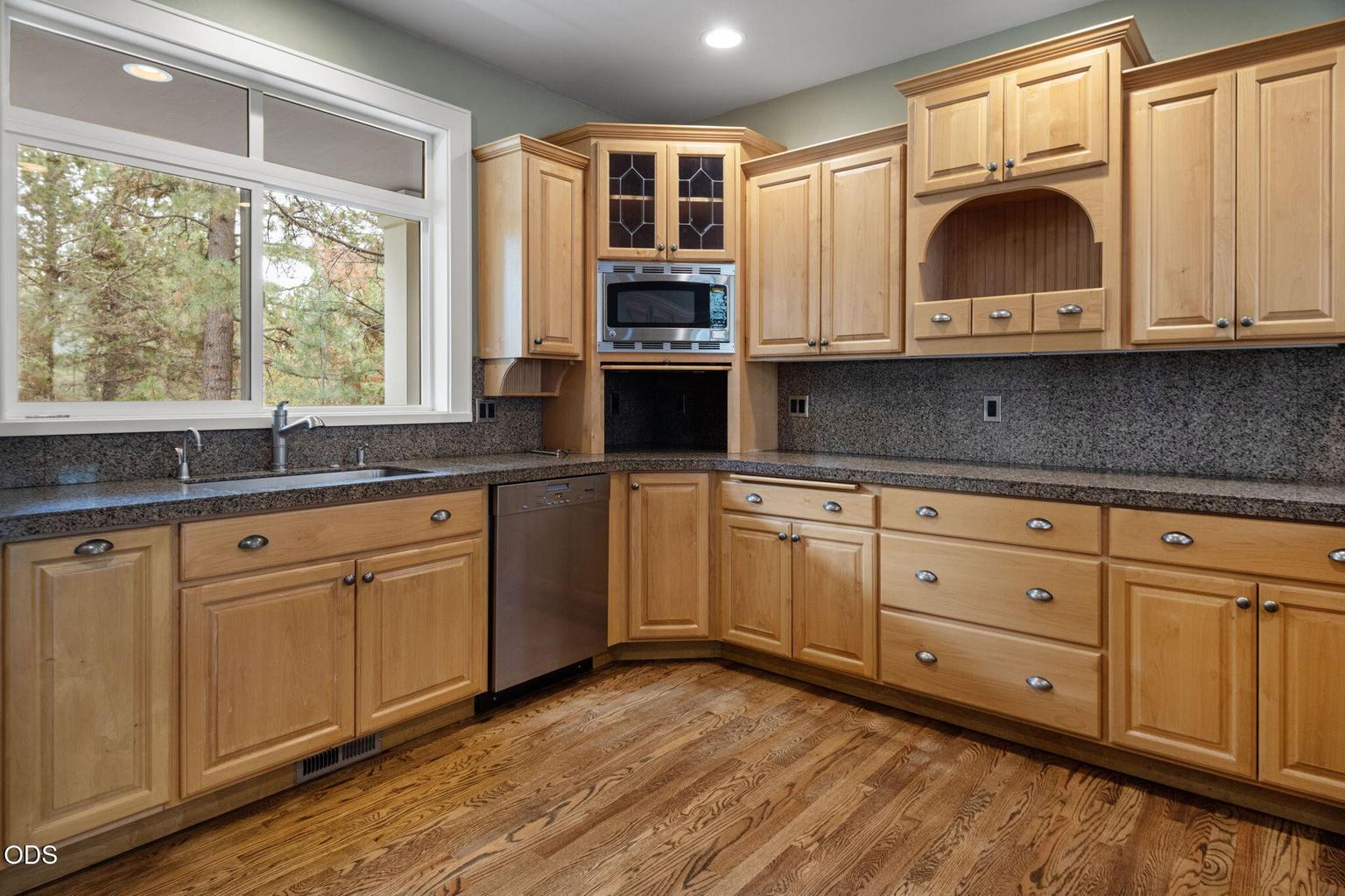 Photo of 2530 NW Peoples Court 11 of 39