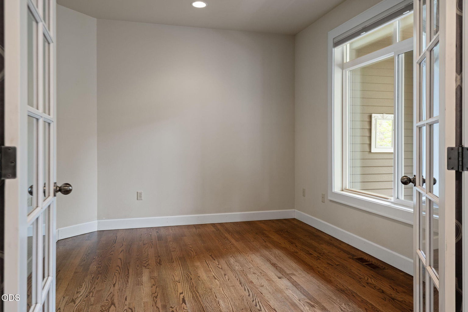 Photo of 2530 NW Peoples Court 15 of 39