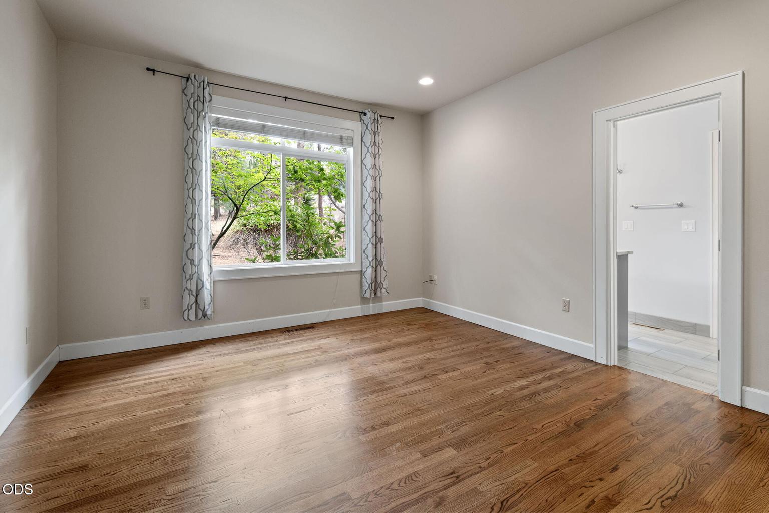 Photo of 2530 NW Peoples Court 18 of 39