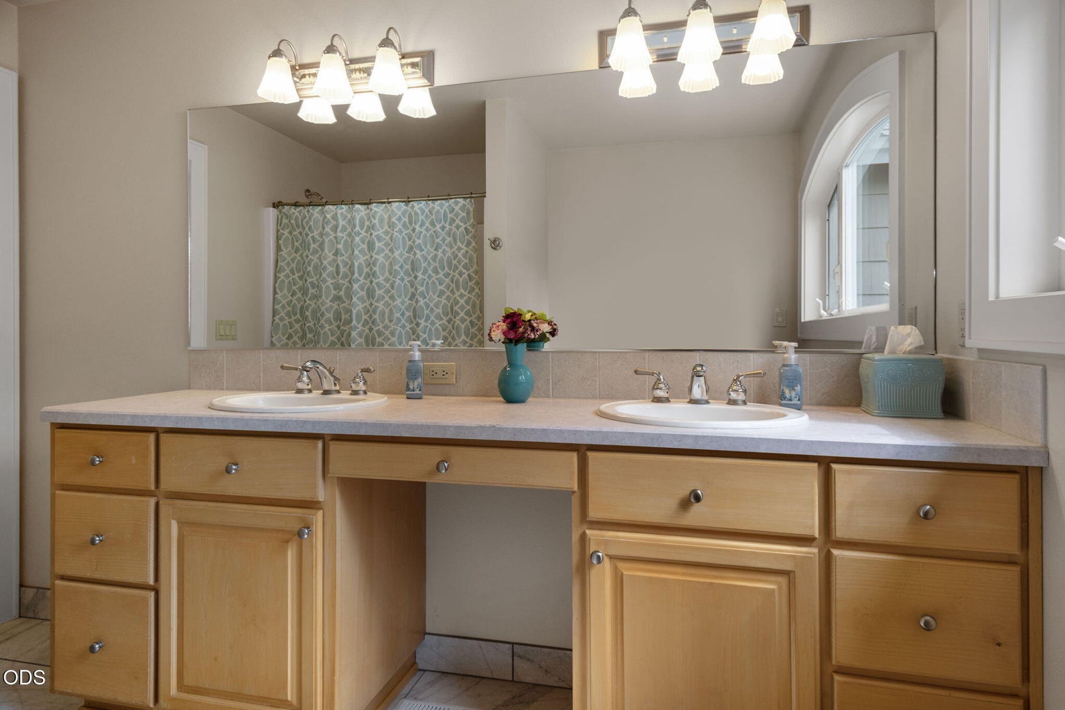 Photo of 2530 NW Peoples Court 27 of 39