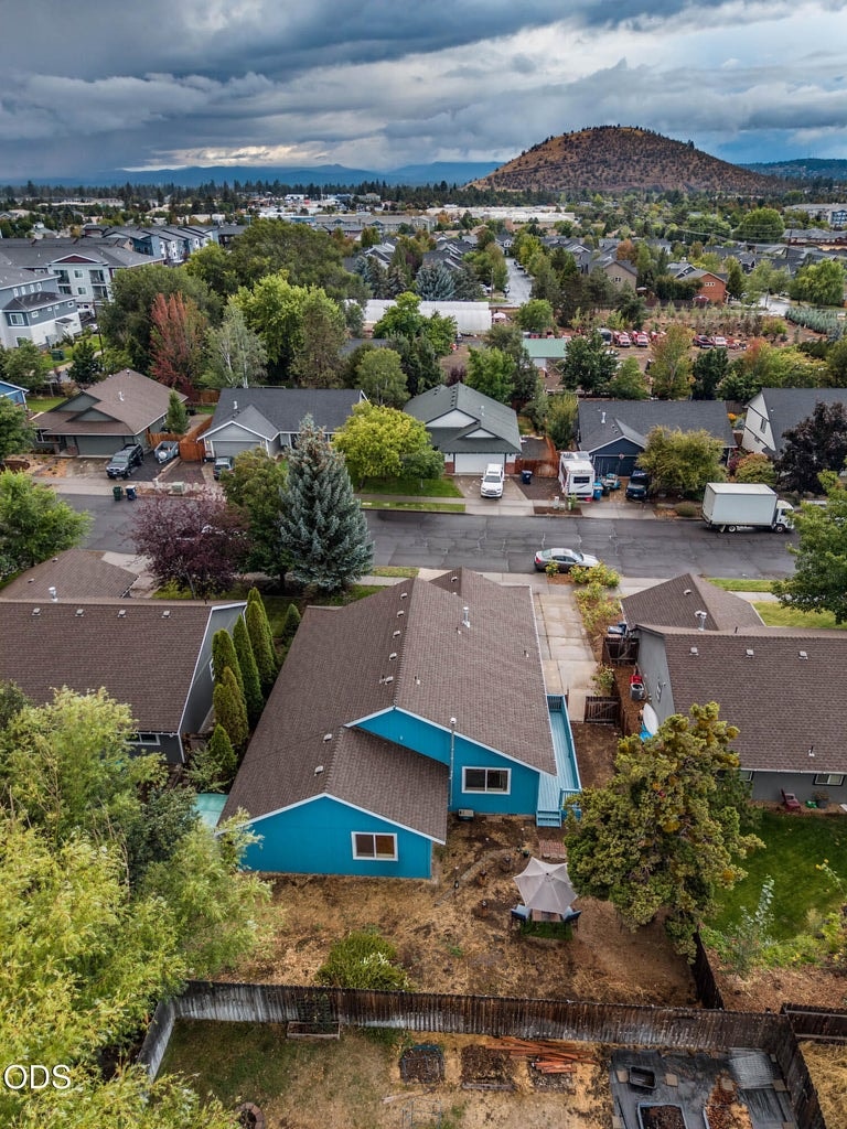 Photo of 786 NE Tierra Road 4 of 20
