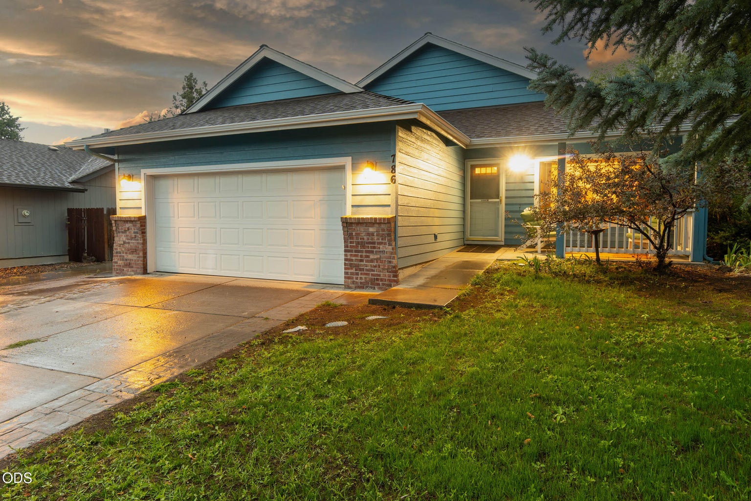 Photo of 786 NE Tierra Road 2 of 20