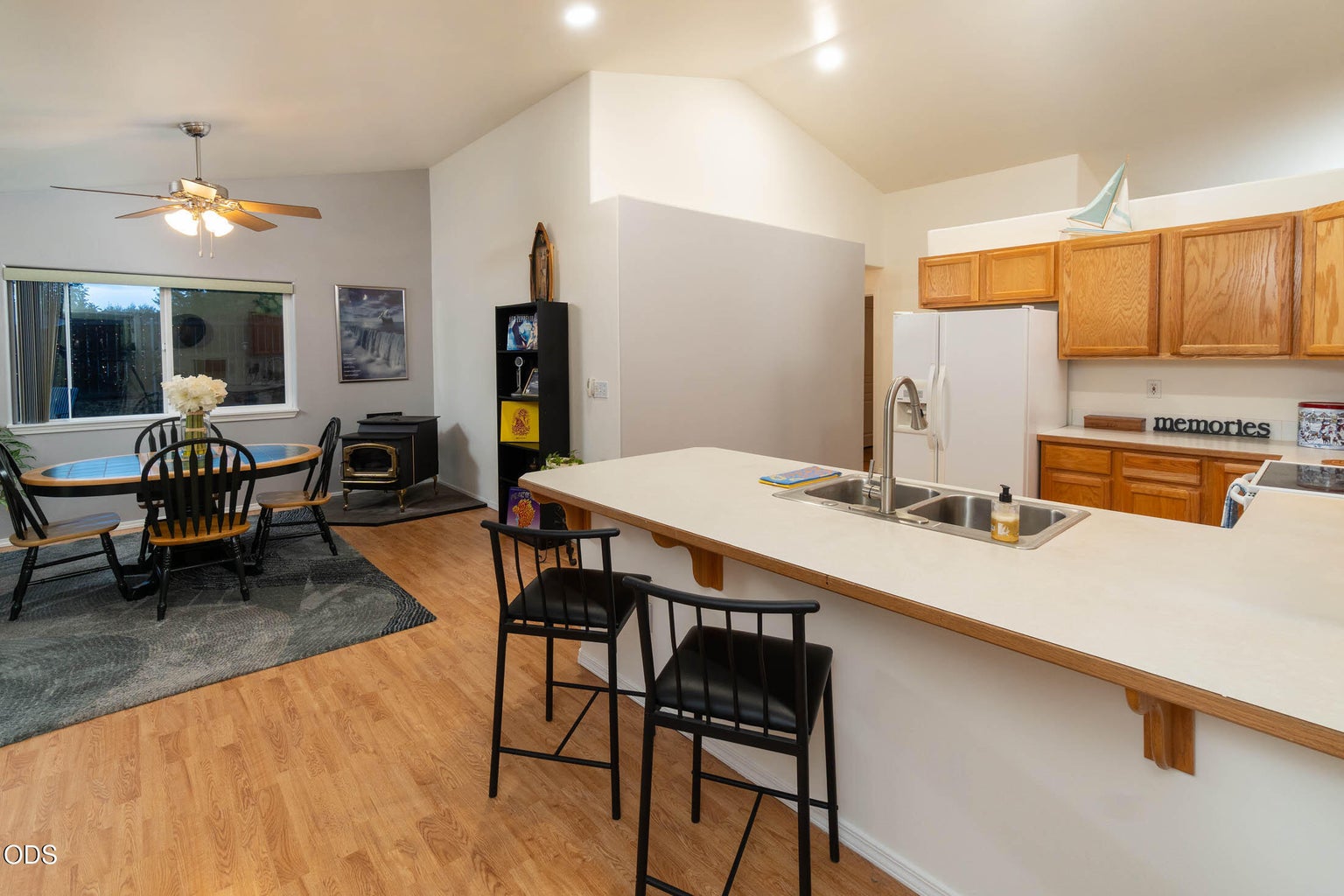 Photo of 786 NE Tierra Road 10 of 20