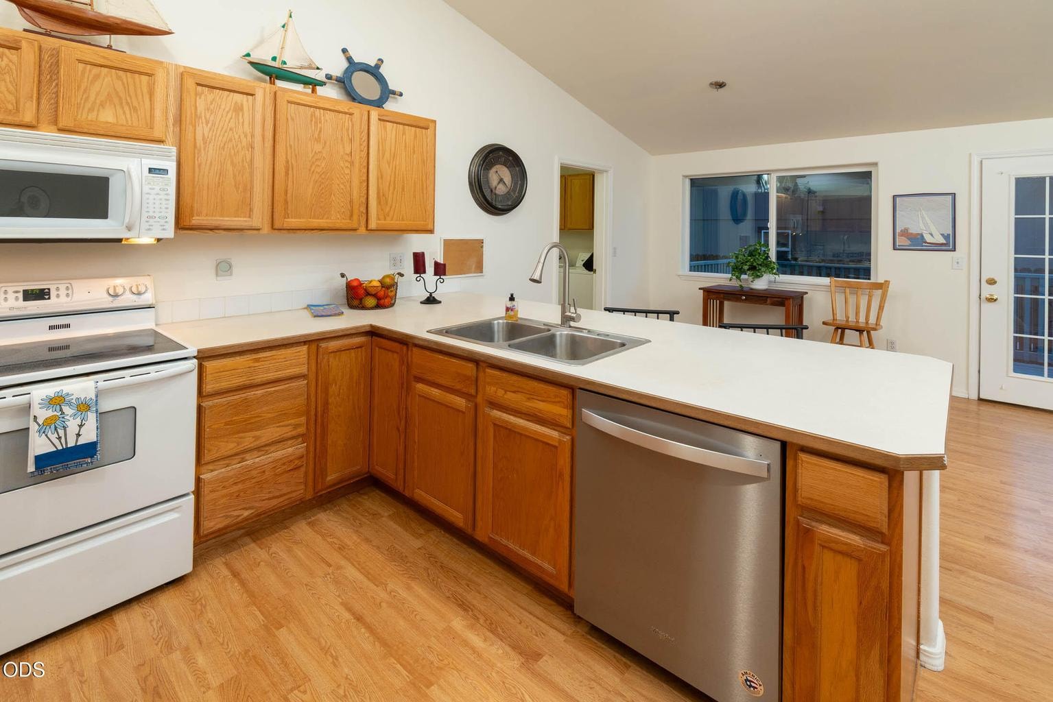 Photo of 786 NE Tierra Road 9 of 20