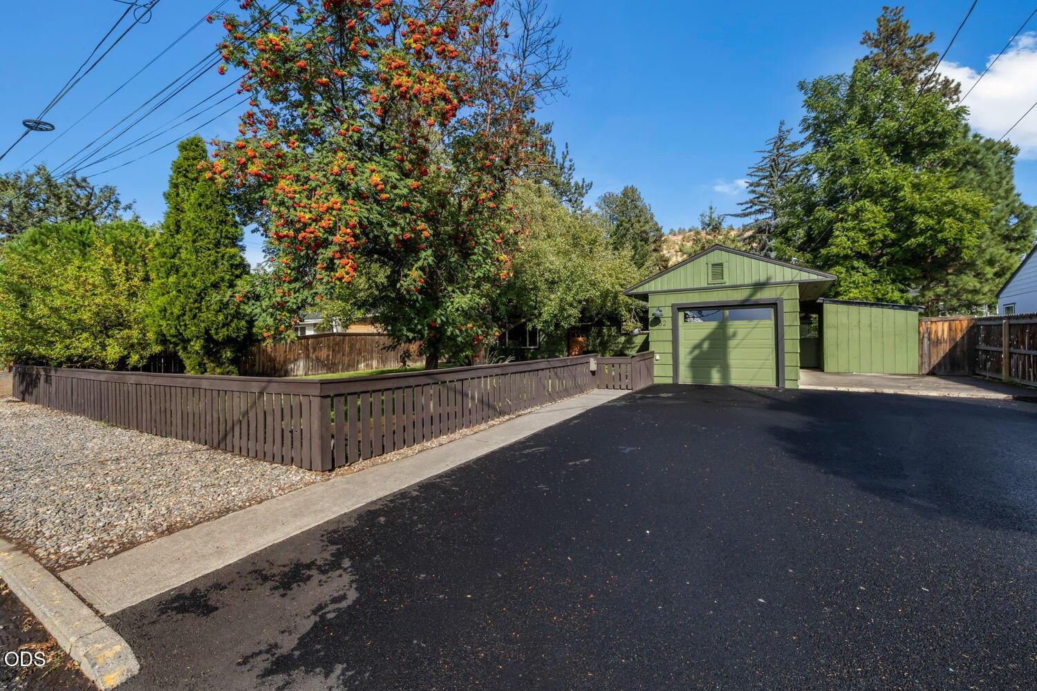 Photo of 932 NE 10th Street 2 of 50