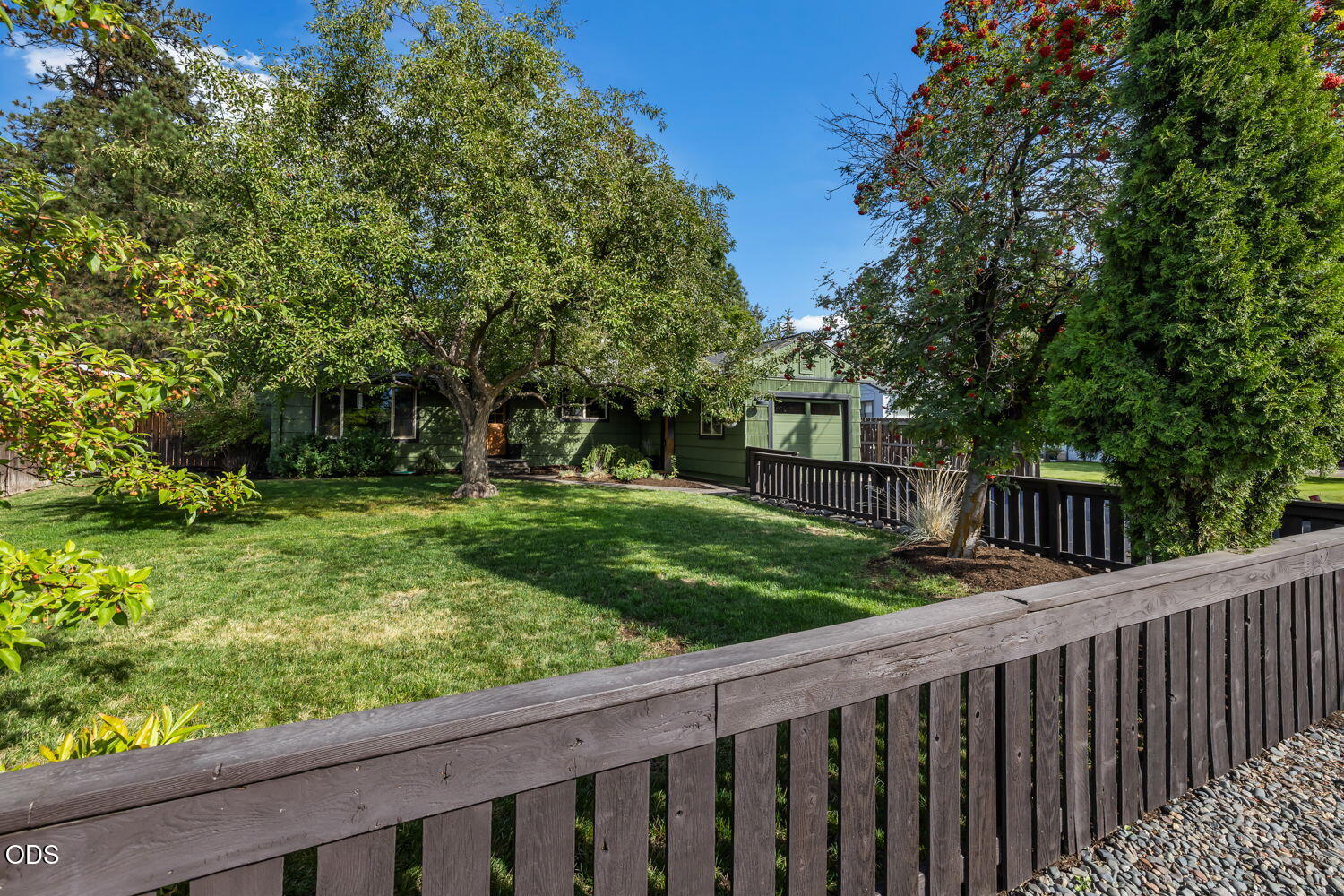 Photo of 932 NE 10th Street 4 of 50