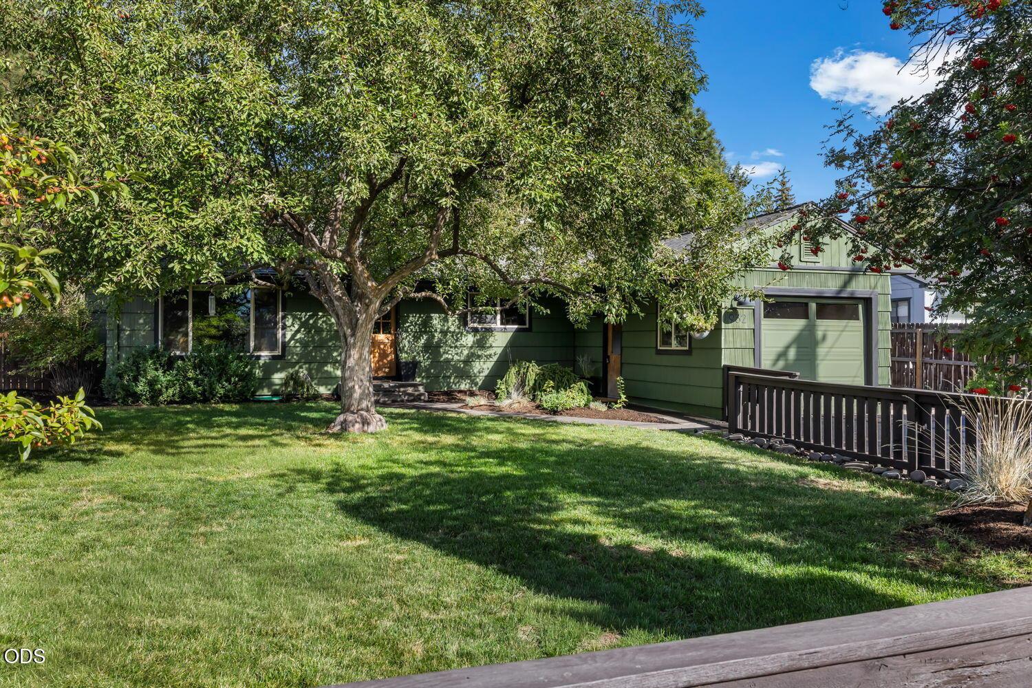 Photo of 932 NE 10th Street 5 of 50