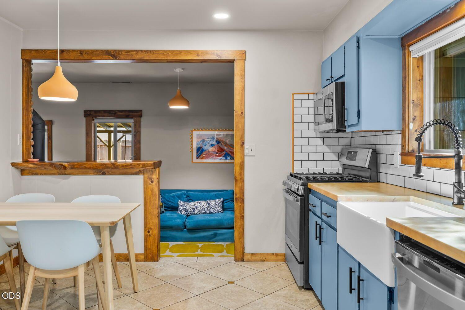 Photo of 932 NE 10th Street 13 of 50