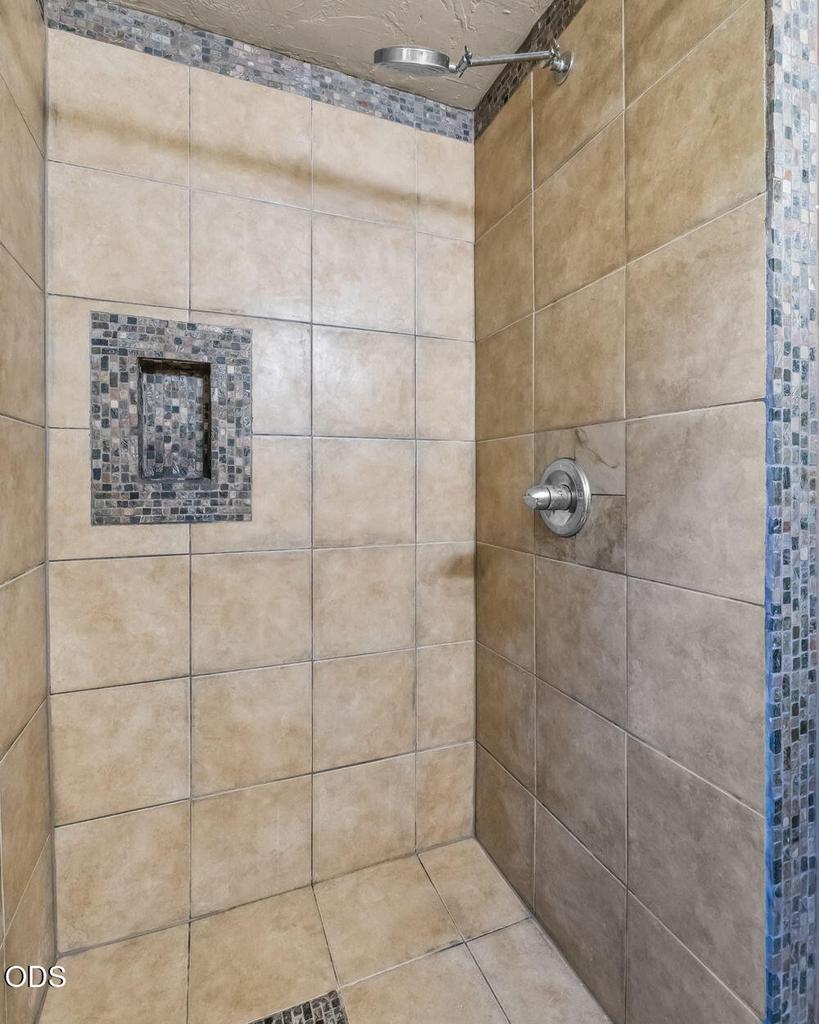 Photo of 932 NE 10th Street 23 of 50