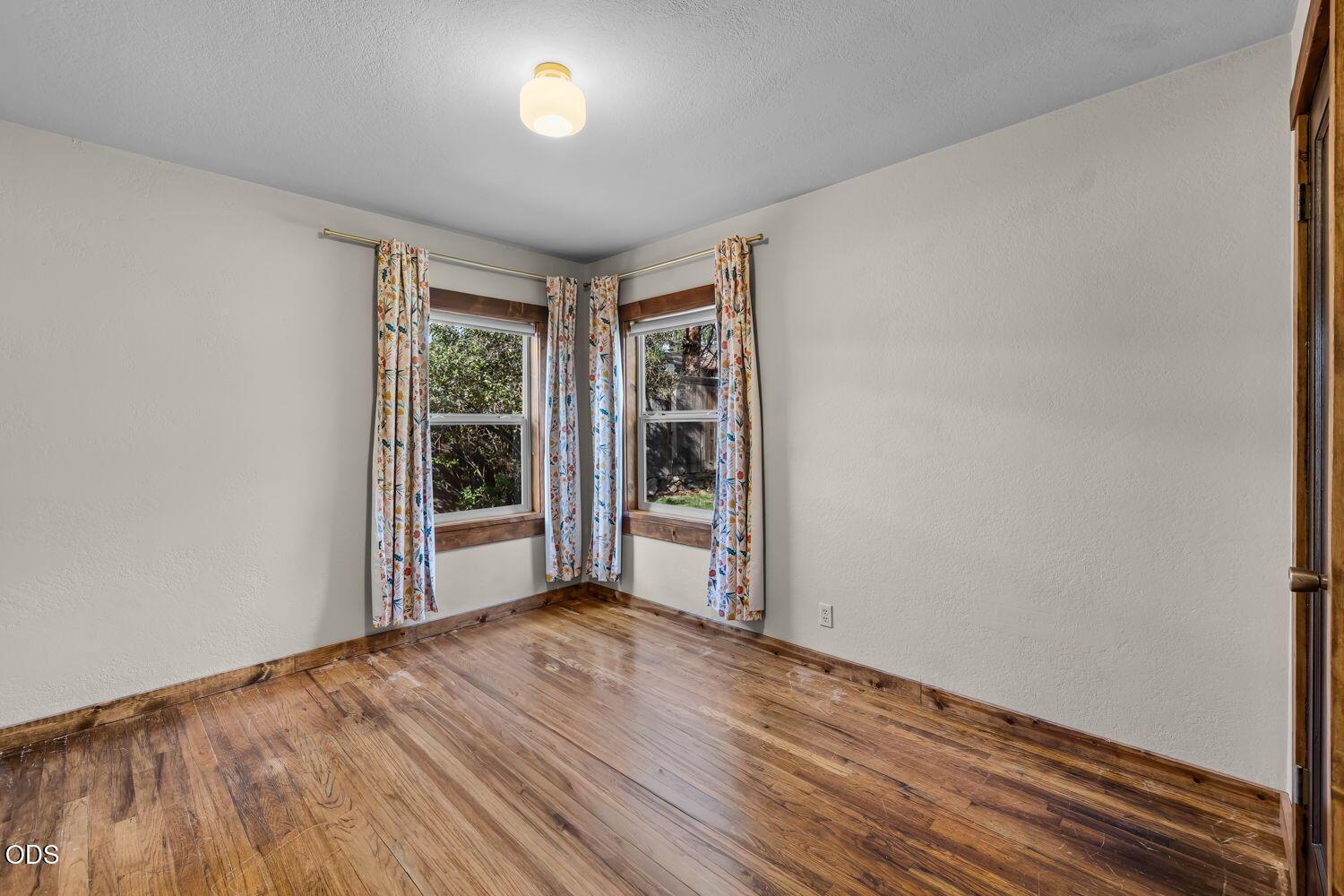 Photo of 932 NE 10th Street 24 of 50