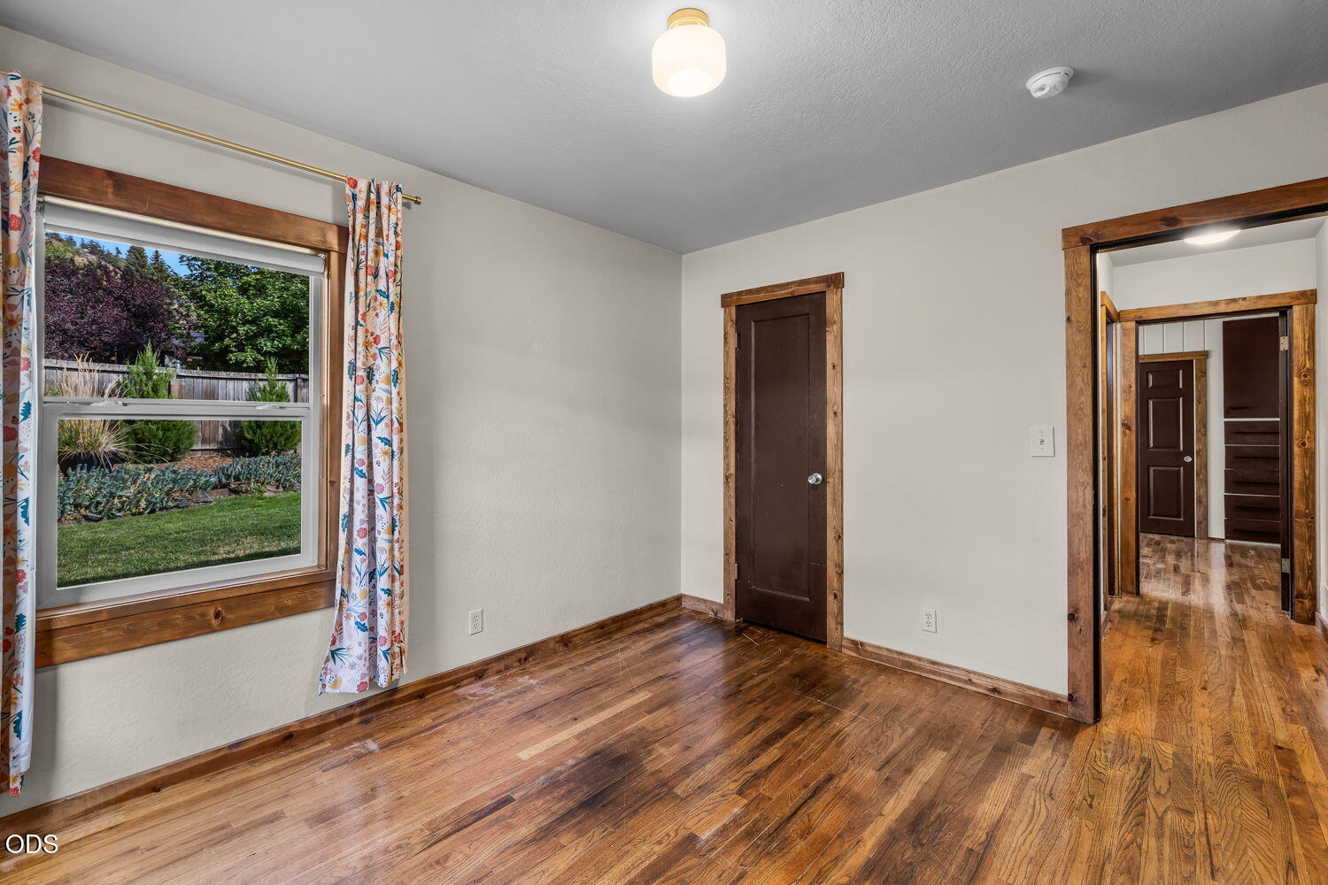 Photo of 932 NE 10th Street 25 of 50