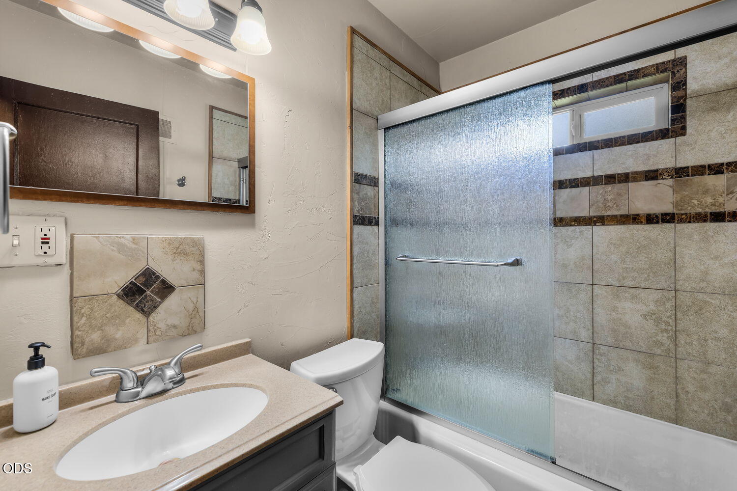 Photo of 932 NE 10th Street 26 of 50