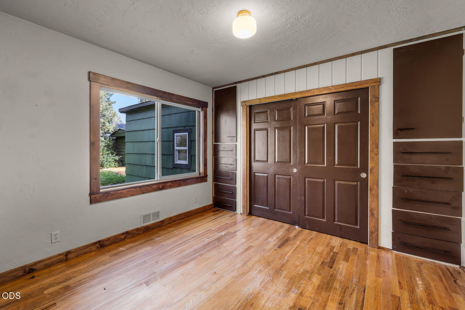 Photo of 932 NE 10th Street 27 of 50
