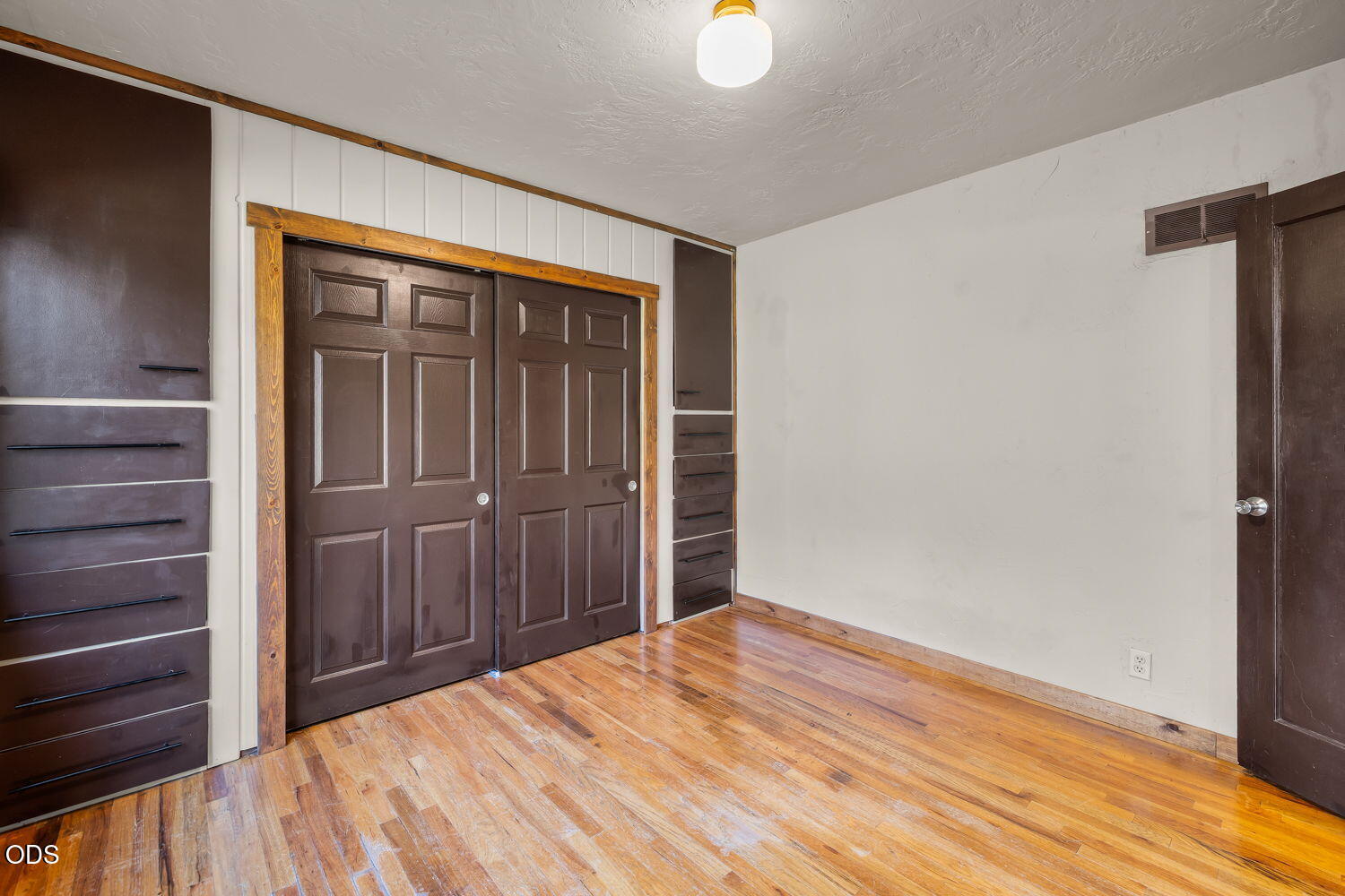 Photo of 932 NE 10th Street 28 of 50