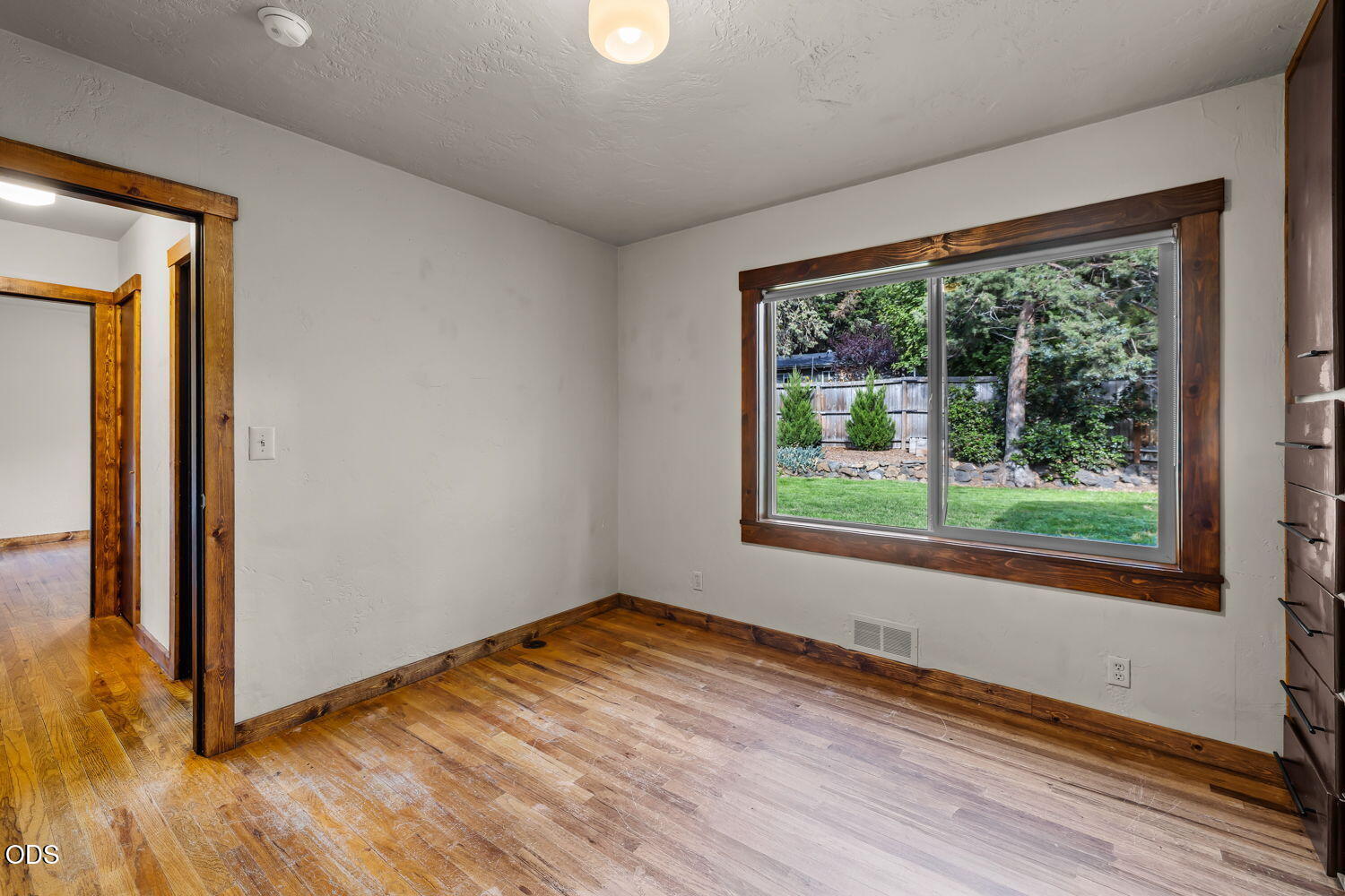 Photo of 932 NE 10th Street 29 of 50