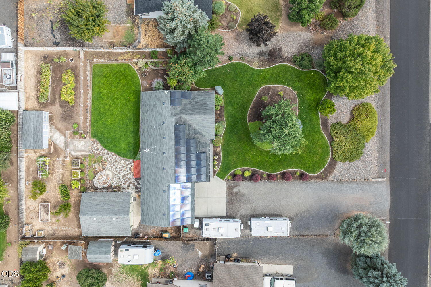 Photo of 1287 NE Mountain Ash Road 3 of 30